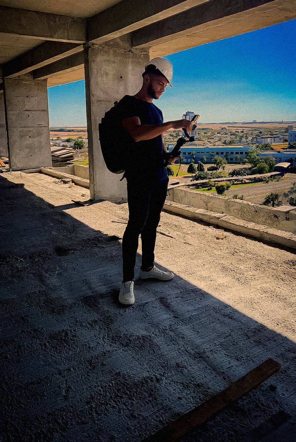 Ezequiel Sá gravando em campo com gimbal